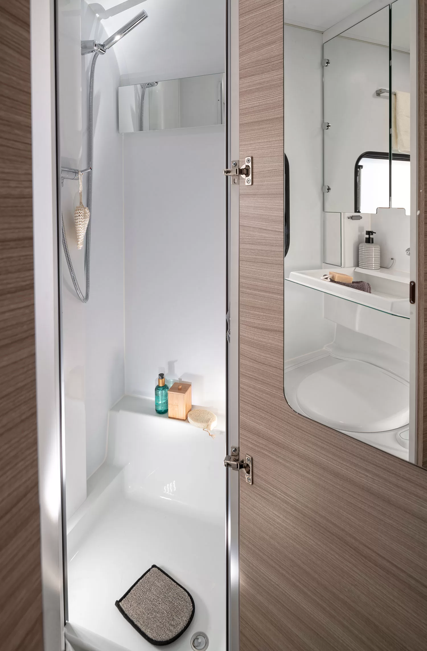 010_ALTEA_552_PK_ERGO_bathroom_open_BC8_6059